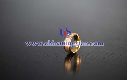 Imagem de anel de ouro de tungstênio